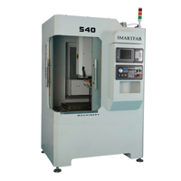 Guangdong Hochleistungs-CNC-Fräser Vertikale Metall form maschine zum Fräsen Gravur BT30 Spindel 220V Automatik