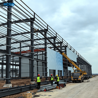 Atelier et entrepôt en structure métallique avec grue, conception sur mesure, installation préfabriquée, connexion par boulons haute résistance