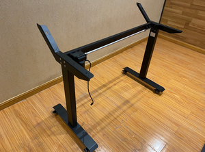 Escritorio ajustable de escritorio doble con Motor único de altura y Control eléctrico de pie - Product Image 2