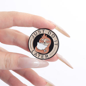 Nap <span class=keywords><strong>Queen</strong></span> Émail Pin Drôle Paresseux Dormir Broche Dessin Animé Animal Lapel Badge Bijoux Cadeau pour Amis Ados En Vrac - Product Image 4