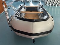 Bateau robuste RSA-HD420 gris clair de 420 cm avec échelle et porte-canne à pêche