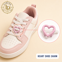 Nouvelles chaussures de sport à lacets avec boucle en métal de style mignon, décorées de strass et d'un cœur chromé.