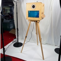 Photomaton tactile 15,6 pouces tout-en-un avec adaptateur secteur intégré + trépied + partage sur les réseaux sociaux pour centre commercial et événements d'entreprise