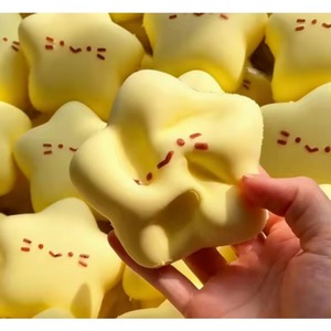 Juguete Antiestrés Lucky Star: Estrella de Cinco Puntas Suave de Rebote Lento para Masticar con los Dedos, Pelota Antiestrés para Oficina - Product Image 2
