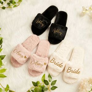 Chaussons de mariage personnalisés en fourrure douce et moelleuse, avec logo imprimé, pour cadeaux de enterrement de vie de jeune fille, fête ou maison - Product Image 2