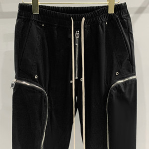 <span class=keywords><strong>Pantaloni</strong></span> di lusso da <span class=keywords><strong>uomo</strong></span> XL Cargo tutti <span class=keywords><strong>neri</strong></span> <span class=keywords><strong>Slim</strong></span> <span class=keywords><strong>Fit</strong></span> <span class=keywords><strong>pantaloni</strong></span> di alta moda stile personalizzato con cerniera multipla in tessuto di cotone pesante - Product Image 3