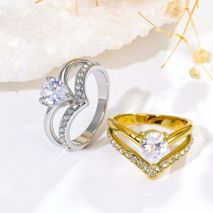 แหวนสแตนเลสสตีลประดับเซอร์โคเนียสองสีเคลือบทอง 18K สองชั้น ดีไซน์หรูหรา ทันสมัย เหมาะสำหรับใส่ทุกวัน - Product Image 1