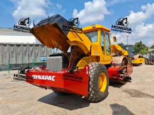 Rouleau compresseur pneumatique Dynapac CA602 d'occasion, modèle 2022, moteur diesel Cummins, monocylindre, puissance 142 kW, pompe à roulement moteur - Product Image 2