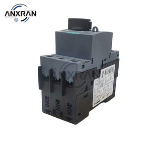 Disjoncteur Siemens 3RV2321-4EC10 à connexion par vis 32A 3RV23214EC10 - Product Image 1