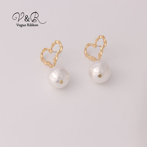 925 En Argent Sterling Post Martelé Paillettes Coeur Boucles Pendantes Faux Perle Boucle D'oreille Boucles D'oreilles En Alliage - Product Image 5