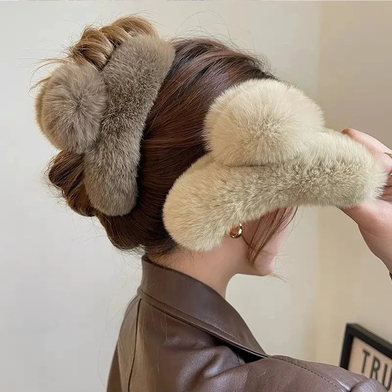 New Winter Faux Fur Hair Claw Elegant Acrylic Hairpins Plush Hair Clip Barrette Crab Headwear for Women Girls Hair Accessories