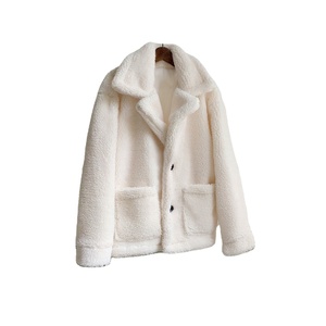 Automne et hiver 2023 <span class=keywords><strong>manteau</strong></span> de fourrure cisaillé de <span class=keywords><strong>mouton</strong></span> à grain lâche <span class=keywords><strong>manteau</strong></span> de fourrure d'<span class=keywords><strong>imitation</strong></span> agneau court pour femmes - Product Image 6