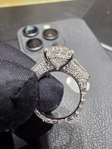 Bague élégante en platine et diamants, design minimaliste à finition lisse, parfaite pour les fiançailles, les mariages et le port quotidien, idéale comme cadeau. - Product Image 6