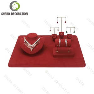 Exhibidores de Joyería de Microfibra Roja de Lujo con Diseño de Diamantes, Set de Exhibición de Alta Gama para Tiendas Minoristas - Product Image 4