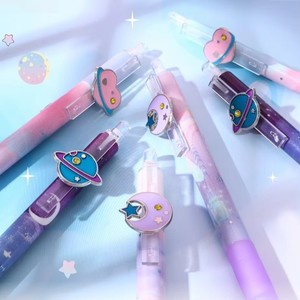 Simpatica <span class=keywords><strong>Penna</strong></span> Gel <span class=keywords><strong>a</strong></span> Forma di Pianeta con <span class=keywords><strong>Smalto</strong></span> <span class=keywords><strong>a</strong></span> Tema Cielo Stellato, Luna e Cuore, Punta da 0,5 mm, Inchiostro Nero, Scrittura Fluida, per Scuola e Ufficio - Product Image 2