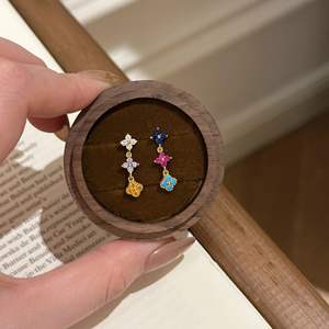 Pendientes de Plata de Ley S925 con Trébol de Cuatro Hojas, Pendientes Colgantes con Incrustaciones de Diamantes de Colores, Accesorio de Moda Dulce y Elegante - Product Image 3