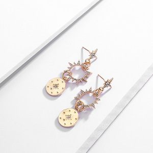 ต่างหูคริสตัลรูปดาวทรงหยดน้ำ ประดับเพชรทรงเหลี่ยมเจียระไนวิบวับ ดีไซน์เก๋สำหรับผู้หญิง เหมาะสำหรับงานปาร์ตี้ ผลิตจากโลหะผสมสังกะสี รุ่น 2026 - Product Image 3