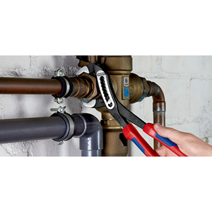 Alicates ajustables para tubos y tuercas Knipex Alligator, ancho de mandíbula de 6 pulgadas, acero al cromo vanadio de grado industrial con 1 pulgada de dientes dentados - Product Image 1