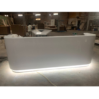 Comptoir de réception de bureau moderne en fibre de verre Corian, blanc, avec éclairage LED et bambou