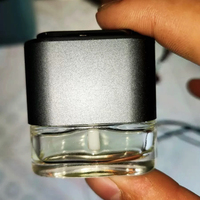 Vente Chaude Mini Diffuseur de Parfum pour Voiture Clip de Grille d'Aération Personnalisé Bouteille de Parfum Vide Désodorisant de Voiture de Luxe sur Mesure