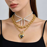 Collier tendance plaqué or avec pendentif cœur en coquillage CH-HDN2263, collier avec pendentif cœur et perles en cuivre, collier à fermoir cœur avec perles