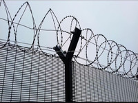 Clôture de sécurité en treillis soudé en acier galvanisé à chaud de 3,0 m anti-escalade pour la protection des prisons et des aéroports, personnalisable 358