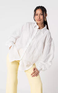 <span class=keywords><strong>เสื้อ</strong></span>เชิ้ตผู้หญิงสี<span class=keywords><strong>ขาว</strong></span> ผ้าฝ้าย 100% ทรงโอเวอร์ไซส์ แขนยาว ปกพับติดกระดุม ทรงหลวม สไตล์ลำลอง เหมาะสำหรับทำงานในออฟฟิศ รับผลิตตามแบบ OEM - Product Image 6