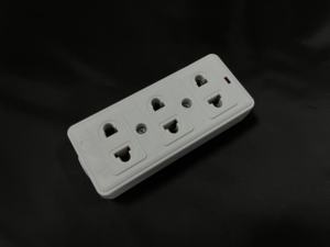 Enchufe Triple VGT, Accesorios Eléctricos con Luz - Product Image 3