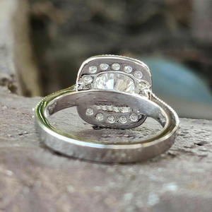 Anello F1616 in Oro Bianco con Diamante Naturale Taglio Brillante Rotondo, Gioiello da Donna per Fidanzamento, Colore G, Montatura Halo - Product Image 4