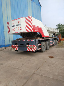 Grue à camion Zoomlion d'occasion de 50 tonnes avec flèche télescopique (5 sections, 42 m de longueur), moteur et pompe inclus - Product Image 2