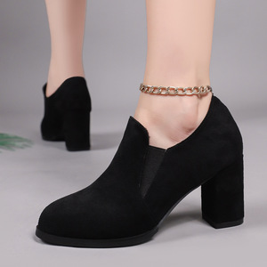 รองเท้าส้นเตี้ยทรงหัวแหลมสไตล์อังกฤษ หนังกลับแบบเรโทร ไซส์ใหญ่ ปากรองเท้าลึก ส้นหนา สำหรับผู้หญิง ฤดูใบไม้ร่วง - Product Image 1