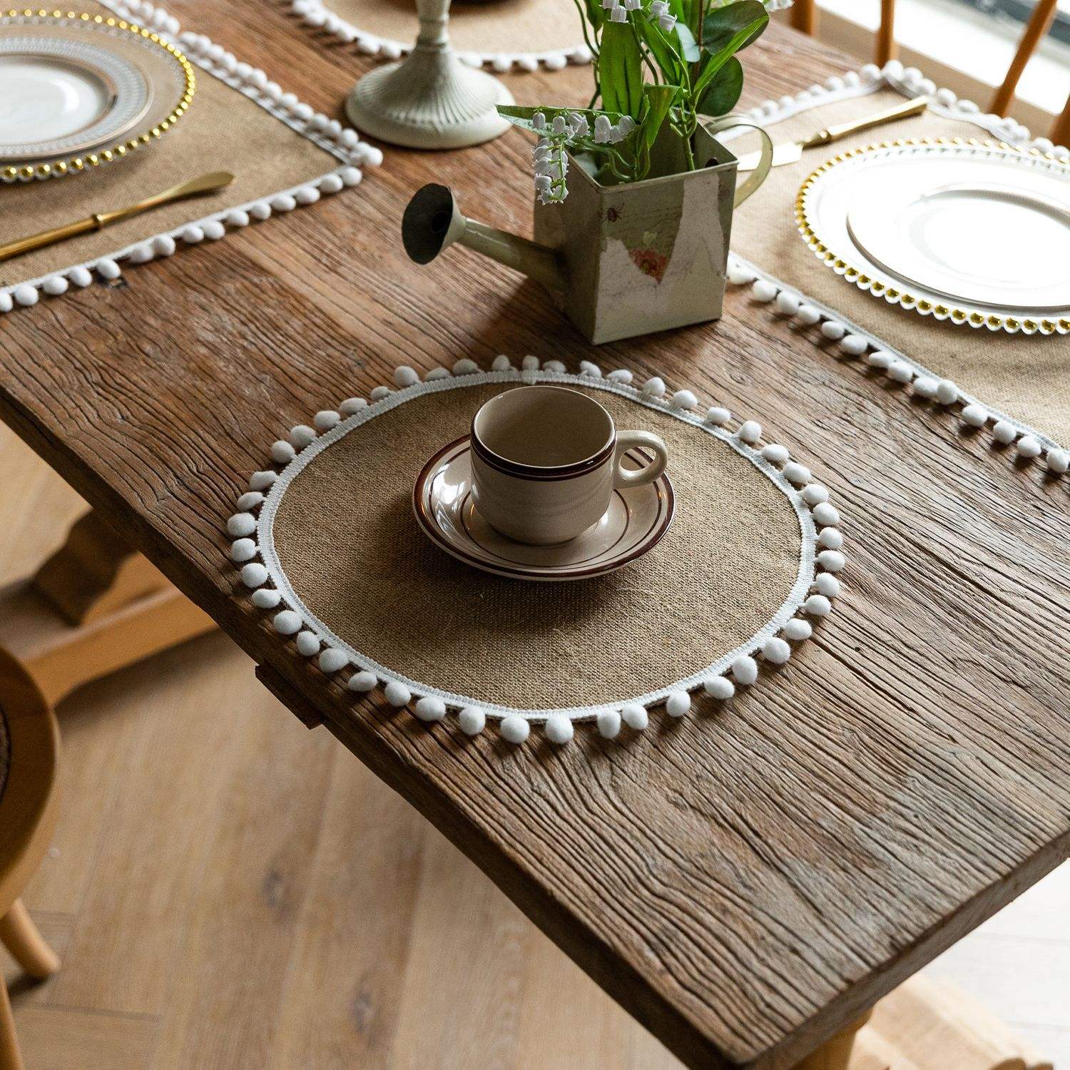 ปอมปอมสีขาว ปอกระเจาที่มีความหนาแน่นสูง