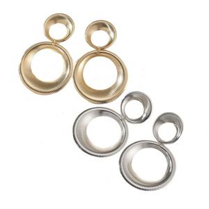 Pendientes de Aro Grandes de Metal Geométrico Chapados en Oro con Rayas Exageradas de Doble Capa Estilo Punk para Mujer - Product Image 4