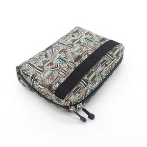 Sac de maquillage et de cosmétiques en polyester imperméable, prix de gros, sac de maquillage portable pour femmes, fermeture éclair, impression personnalisée, petit sac de voyage - Product Image 1