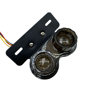 Feu arrière de moto ADT 40W intégré avec feux de positionnement, de freinage et clignotants, et support de plaque d'immatriculation, compatible avec les motos - Product Image 5