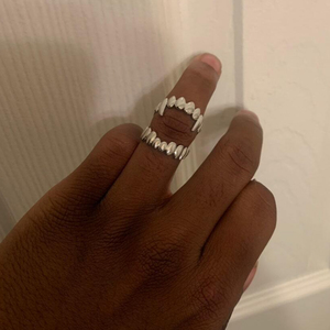 Juego de Cosplay de Halloween <span class=keywords><strong>Baldur</strong></span>'<span class=keywords><strong>s</strong></span> <span class=keywords><strong>Gate</strong></span> The Vampire Bite of Astarion 2PCS Split Ring Juego de anillos ajustables - Product Image 3