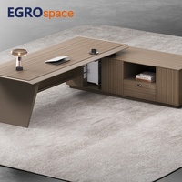 Solution de mobilier de direction EGROspace, bureau de direction en forme de L, élégant et luxueux, bureau de direction exécutif