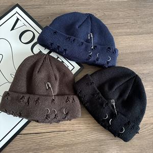 Sombrero de punto de Hip Hop con Pin Circular a la moda, sombrero de Piercing de moda personalizado para parejas de Otoño/Invierno, sombrero de punto para hombres y mujeres - Product Image 5