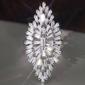 Anello Statement Quadrilatero Marquise per Donna, Gioiello di Lusso da Indossare a Feste - Product Image 6
