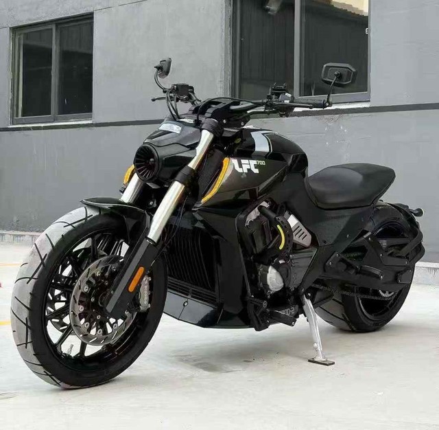 Benda LFC700 676cc Inline Four Liquid Cooled Cruiser Motorcycle ABS TCS 6 Speed