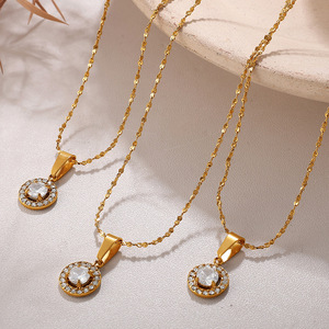 Collier Pendentif Tendance en Acier Inoxydable Plaqué Or 18K avec Pierre Zircon, Chaîne Clavicule, Bijou de Soirée au Design Irrégulier - Product Image 3