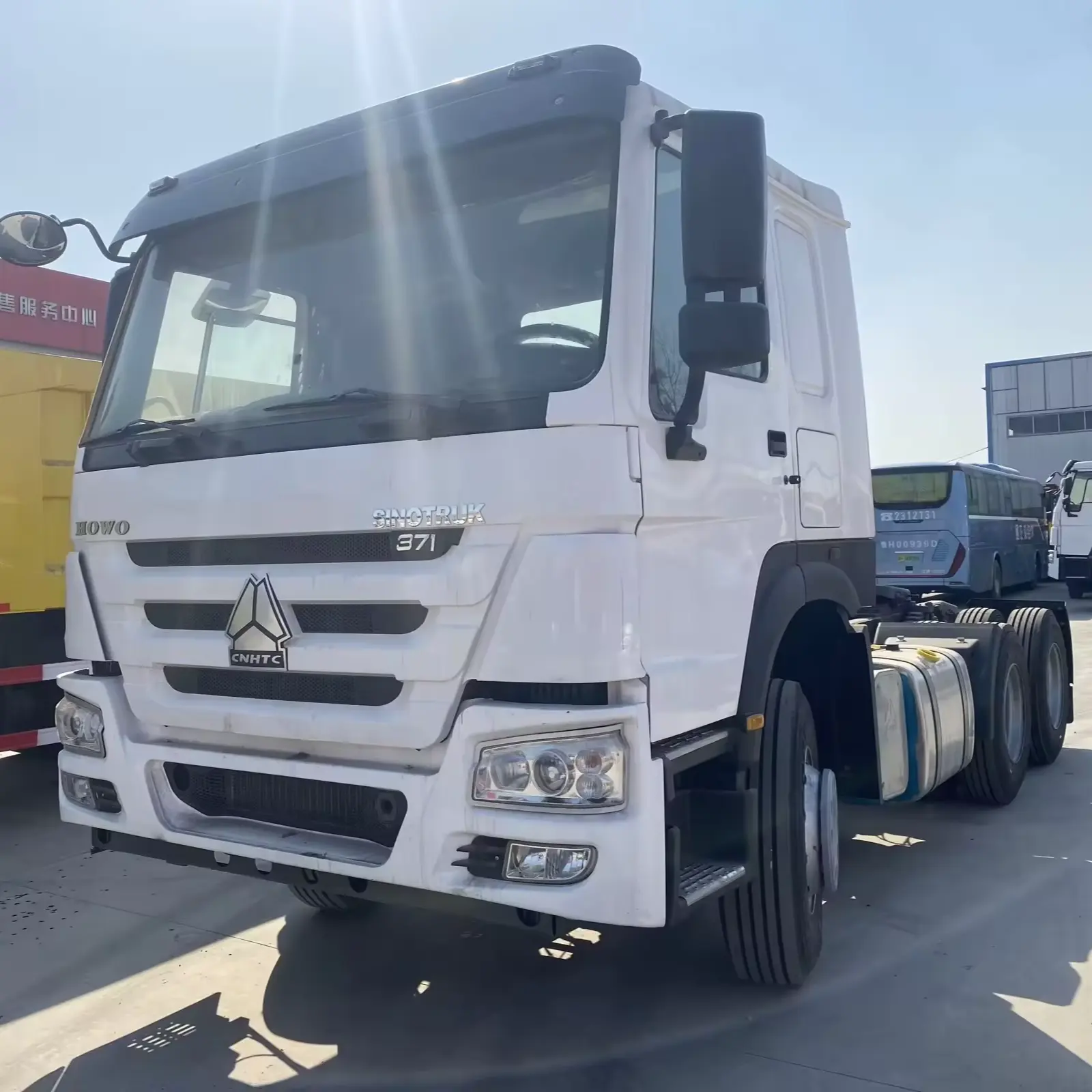 Chinese Sinotruck Howo Truck 371HP White 6x4 Ten Wheel Tractor Truck Hand Car For Sale