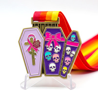 Médaille Gothique en Émail Dur en Forme de Cercueil, en Alliage de Zinc, avec Cordon Arc-en-ciel Personnalisé pour Halloween, Carnaval, Campagne Caritative Thème Sombre