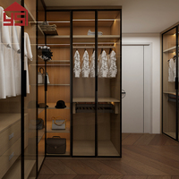 Armoire de luxe moderne pour chambre à coucher, dressing minimaliste avec portes vitrées, éclairage LED du sol au plafond, organisateur de rangement pour vêtements