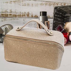 Borsa da toilette dorata aperta e piatta Organizer per articoli da toeletta accessori per capelli essenziali per palestra - Product Image 4