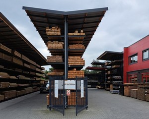 为外部木材架棚添加悬臂式屋顶系统 斜屋顶设计可防止雨水浸湿材料 - Product Image 4