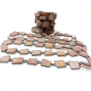 Calcedoine rose naturelle 17 à 20 mm, forme libre, pépite, briolette, facettée, connecteur à facettes, chaîne vendue au mètre - Product Image 1