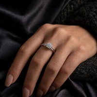 Bague de mariage en argent S925 avec moissanite blanche 0,5 carat couleur D VVS1 taille brillant ronde, sertie à 4 griffes sur un anneau fendu