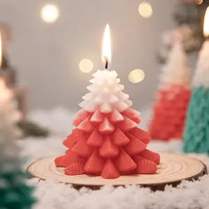 Regalo di natale personalizzato all'ingrosso decorazione della casa artigianato da tavolo candele a forma di pino candela profumata all'albero di natale