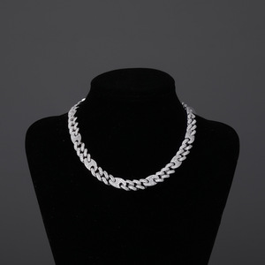 สร้อยคอทองแดง 12 มม. สไตล์ฮิปฮอป ลายจมูกหมู แบบคิวบา สำหรับยุโรปและสหรัฐอเมริกา พร้อมตัวล็อกแบบเปิด-ปิดสามต่อหนึ่ง ประดับเพชรซิร์คอน ขายส่ง - Product Image 3